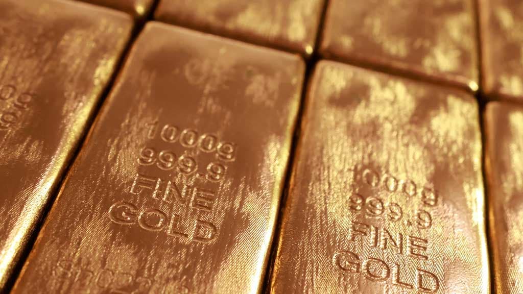 Gold falls from three-week high on profit-booking, firm dollar