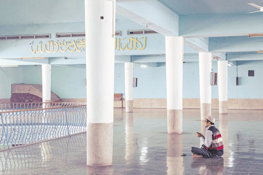 Why do people feel alone in a crowded Dhaka