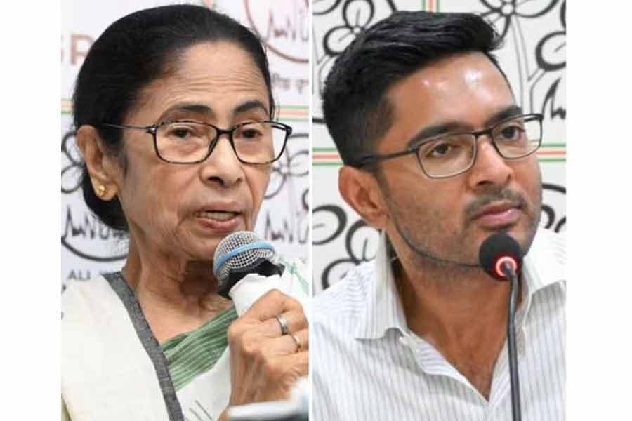 Rebel TMC camp ousts Mamata, suspends Abhishek