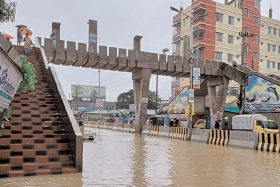 Tourists suffer as Cox's Bazar struggles with frequent waterlogging