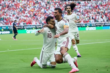 Baena strike sends Spain into World Cup knockouts, ends Uruguay's campaign