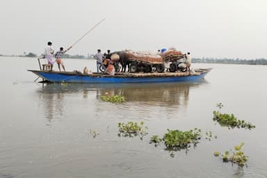 Teesta inundates low-lying areas in northern districts; 14,000 families marooned