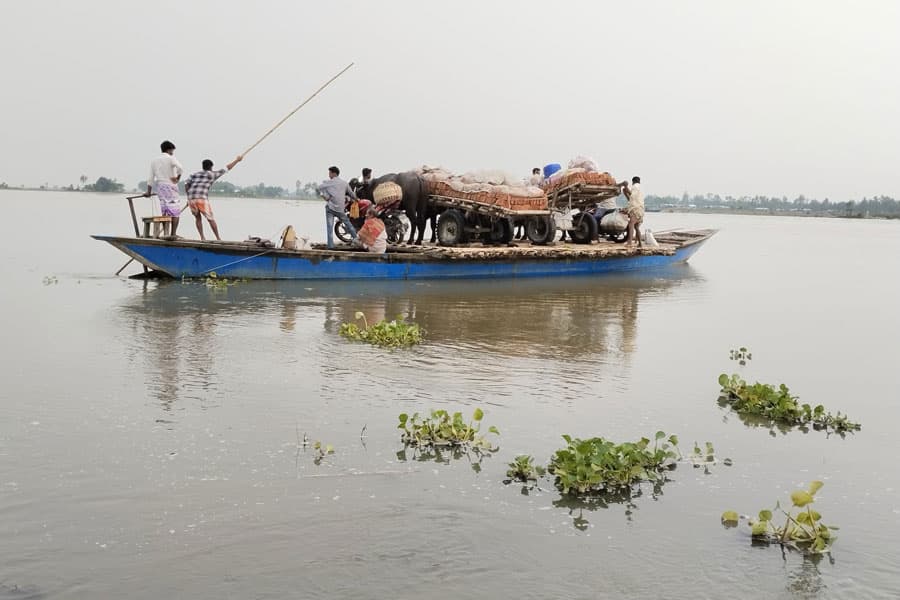 Teesta inundates low-lying areas in northern districts; 14,000 families marooned