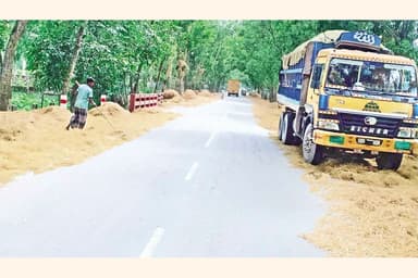 Crop drying puts Rangpur roads in perilous states