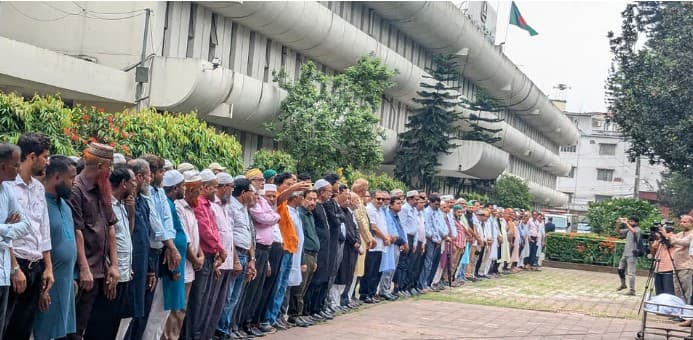 Puppetry pioneer Mustafa Monwar’s funeral prayer held at BTV