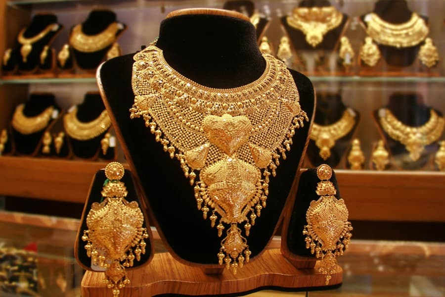 Bajus cuts gold price for second straight day