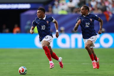 Mbappe bags double as France ease past Sweden 3-0 to reach last 16