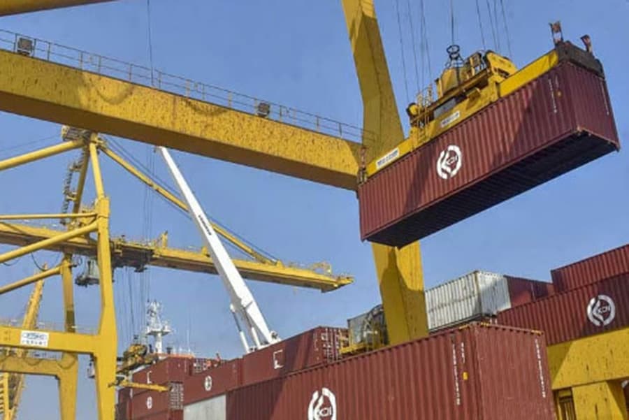 Chittagong Port sets record for container handling in FY26