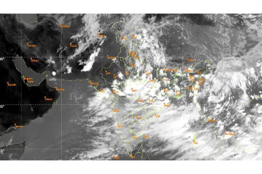 Low pressure over Bay triggers warning Signal No. 3 at four Bangladesh seaports