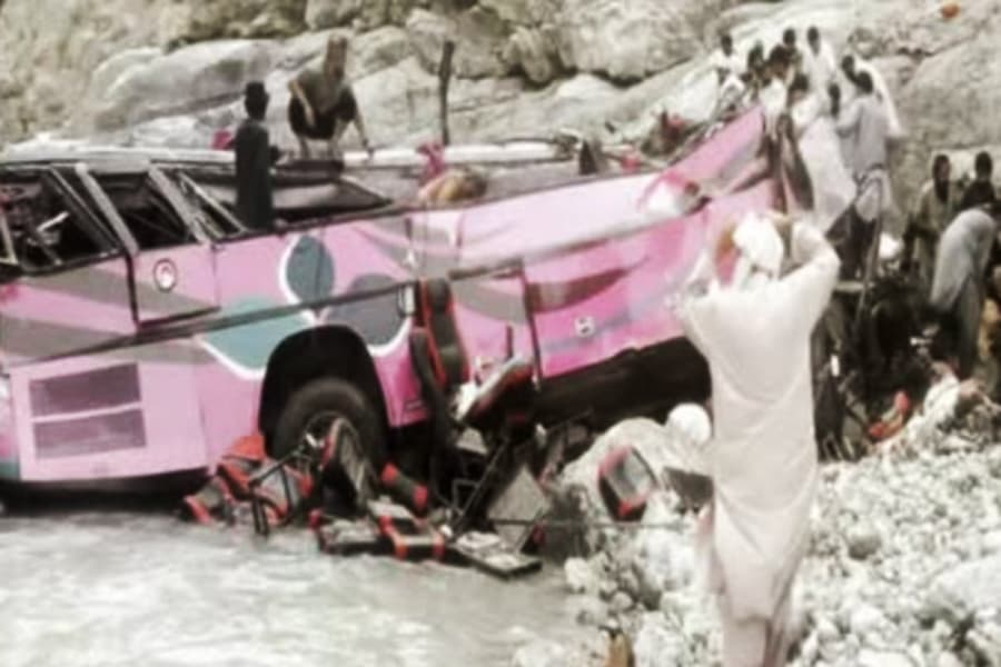 Forty killed as bus falls into ditch in Pakistan