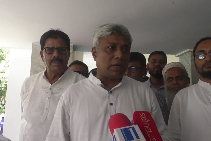 Govt to reduce fuel price gradually: Amit