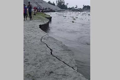 200 metres of land lost to Jamuna erosion in 12 days in Bogura's Dhunot
