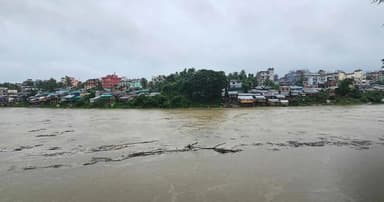 3 Bandarban rivers swell amid heavy rains; over 100 tourists stranded