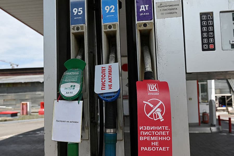 Russian drivers' patience is tested as fuel shortages drag on